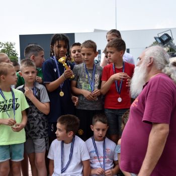 andrassyzola@gmail.com