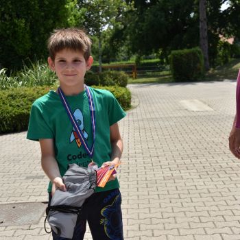 andrassyzola@gmail.com