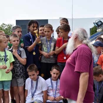 andrassyzola@gmail.com